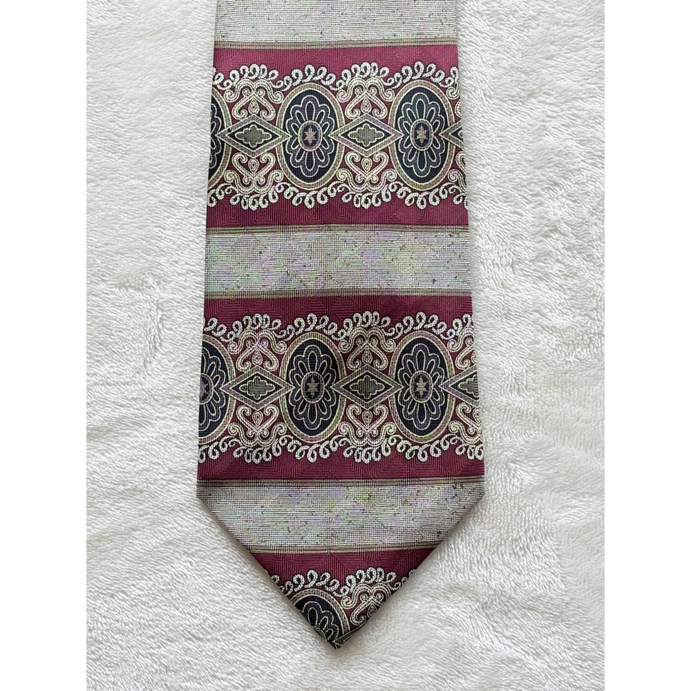 XMI Burgundy Silver Medallion Silk Necktie Mens OS Like New